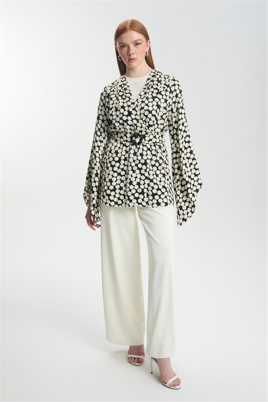 Puantiye Desenli Kemerli Ekru Üçlü Kombin