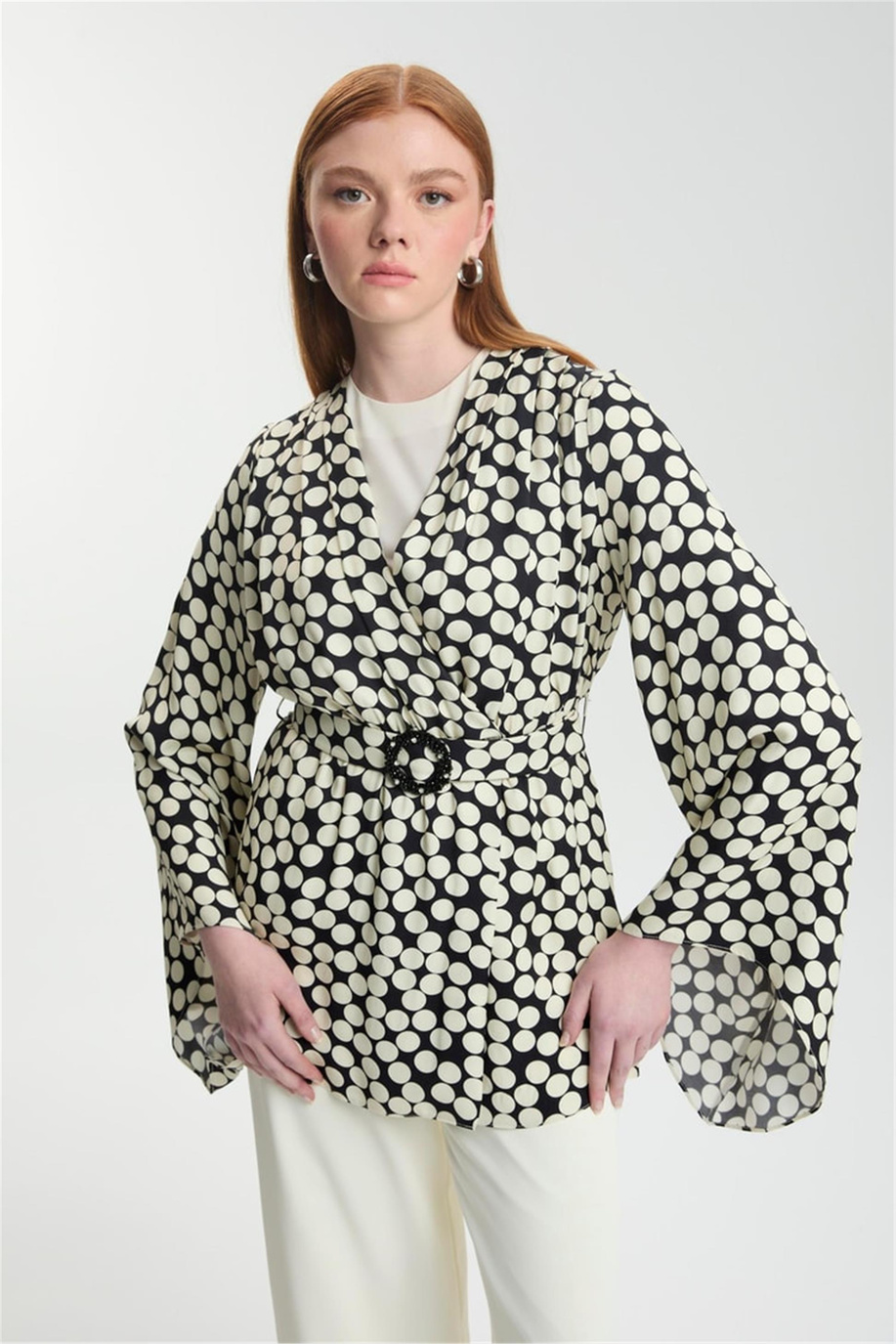 Puantiye Desenli Kemerli Ekru Üçlü Kombin