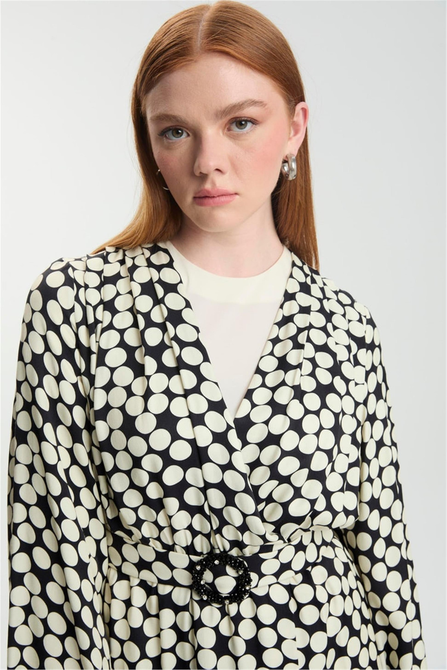 Puantiye Desenli Kemerli Ekru Üçlü Kombin