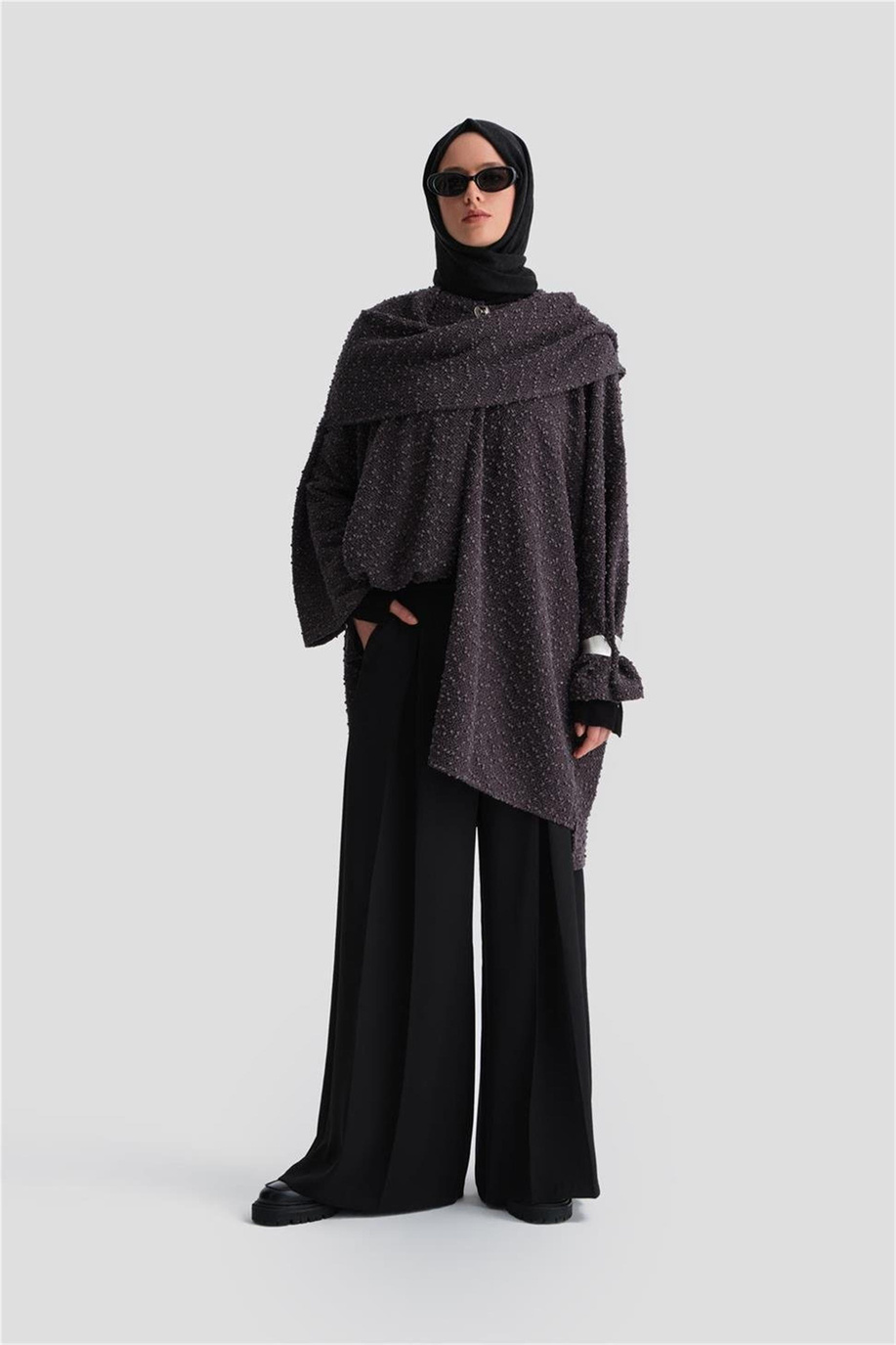 Pullu Kumaşlı Asimetrik Antrasit Hırka