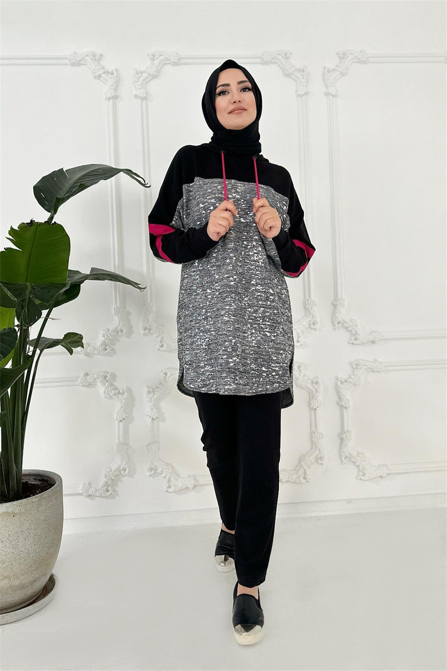 Şerit Detaylı Varaklı Siyah Tunik