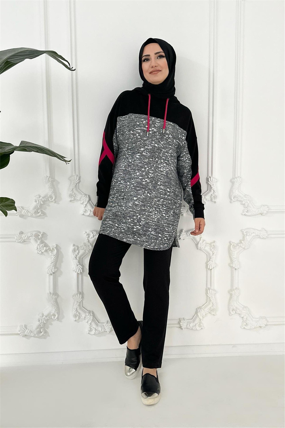 Şerit Detaylı Varaklı Siyah Tunik