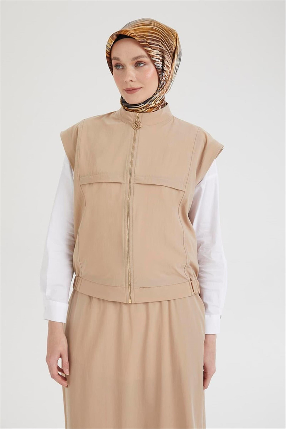 Sıfır Kol Yelekli Ve Etekli İkili Takım Bej - 25YT613