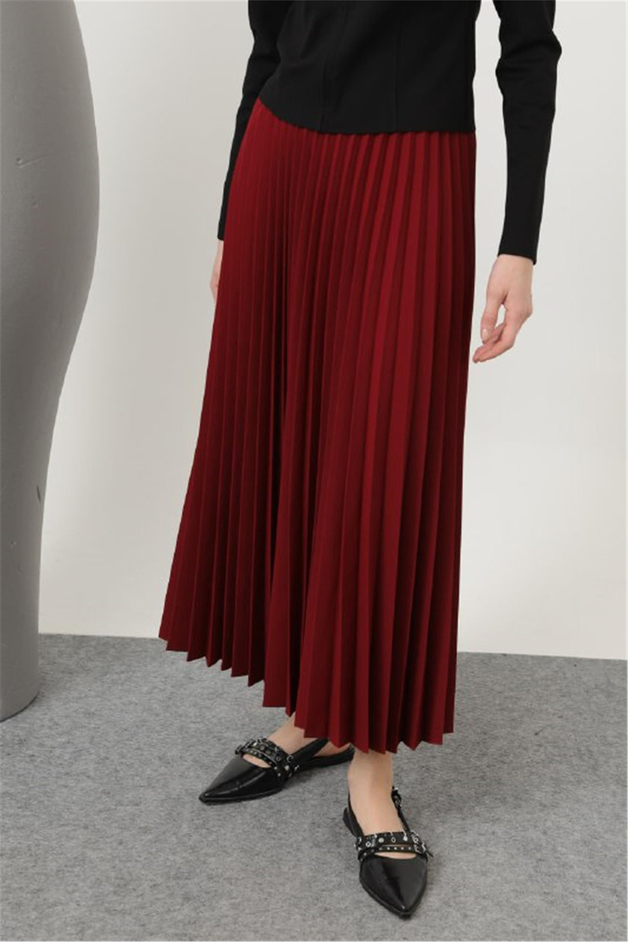 Şık Ve Hareketli Kesim Bordo Etek