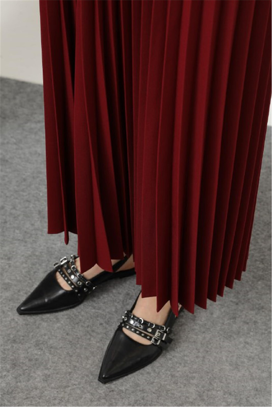 Şık Ve Hareketli Kesim Bordo Etek