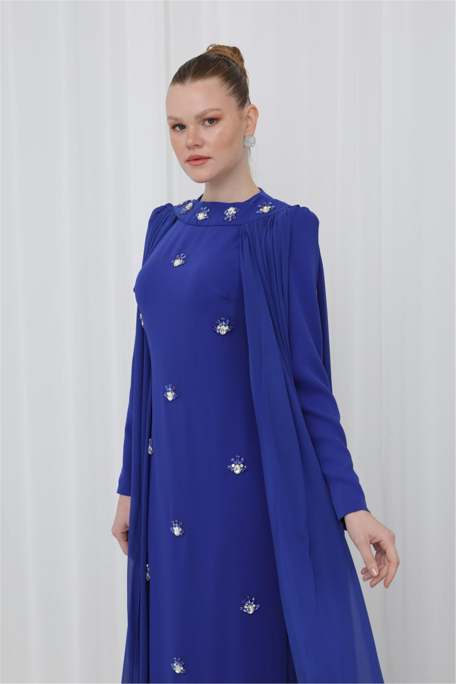 Taş İşlemeli Şal Detaylı Saks Elbise