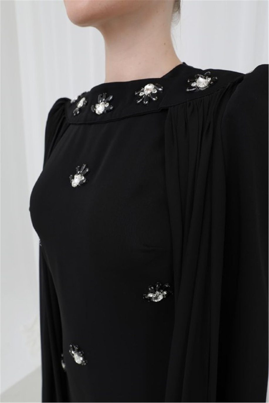 Taş İşlemeli Şal Detaylı Siyah Elbise