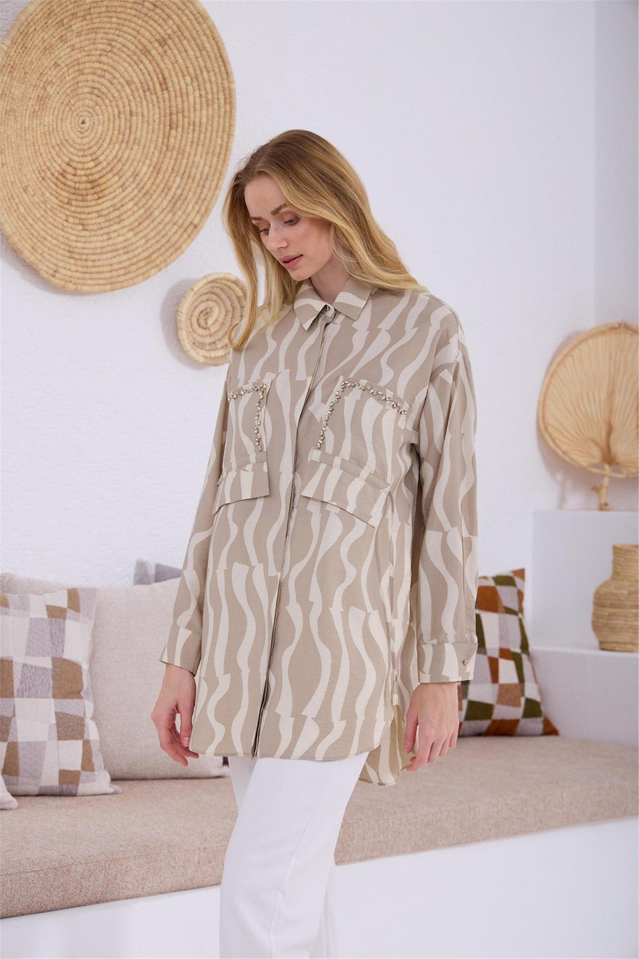 Taş İşlemeli Tensel Bej Gömlek