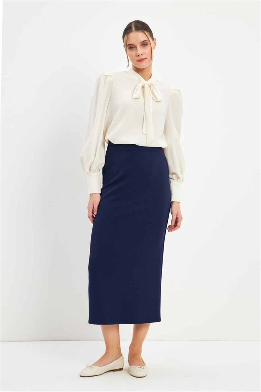 Yırtmaçlı Düz Kesim Lacivert Etek