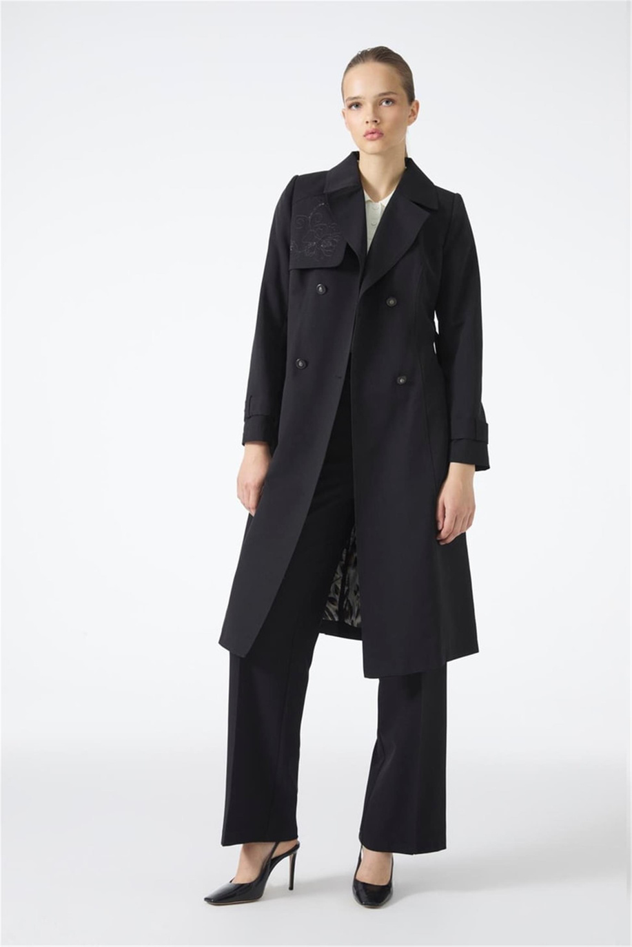 Zühre İşleme Detaylı Kemerli Siyah Trençkot 13812