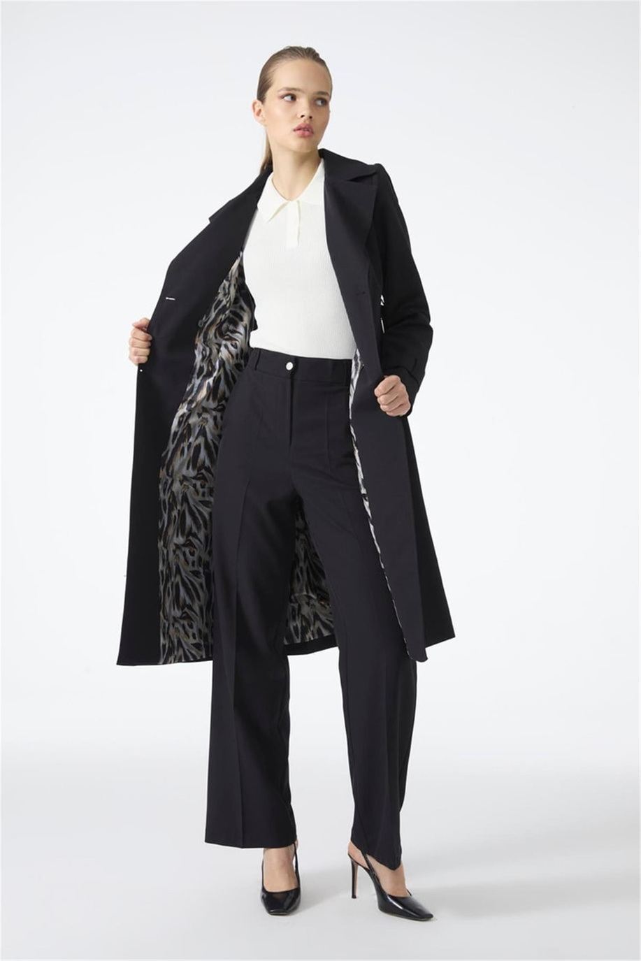 Zühre İşleme Detaylı Kemerli Siyah Trençkot 13812