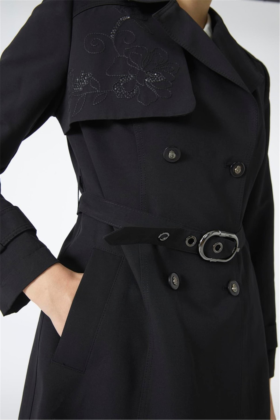 Zühre İşleme Detaylı Kemerli Siyah Trençkot 13812