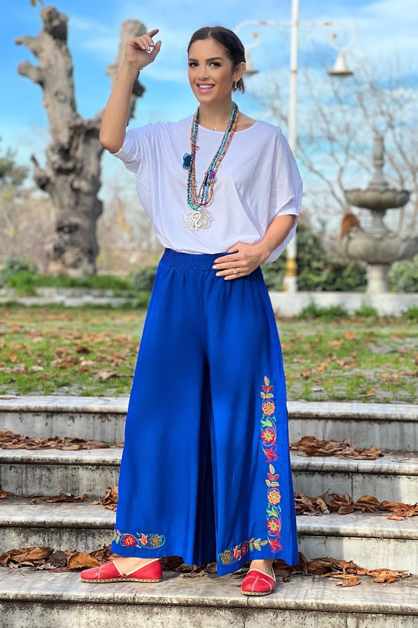 Mavi Çiçek Nakışlı Pantolon Etek