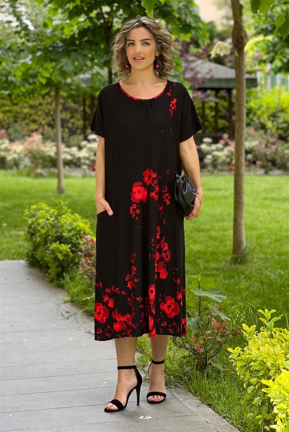 Siyah Önden Çift Cepli Ateşçiçeği Desenli Elbise