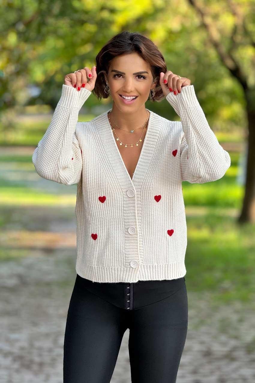 Beyaz Minik Kalpli Triko Hırka