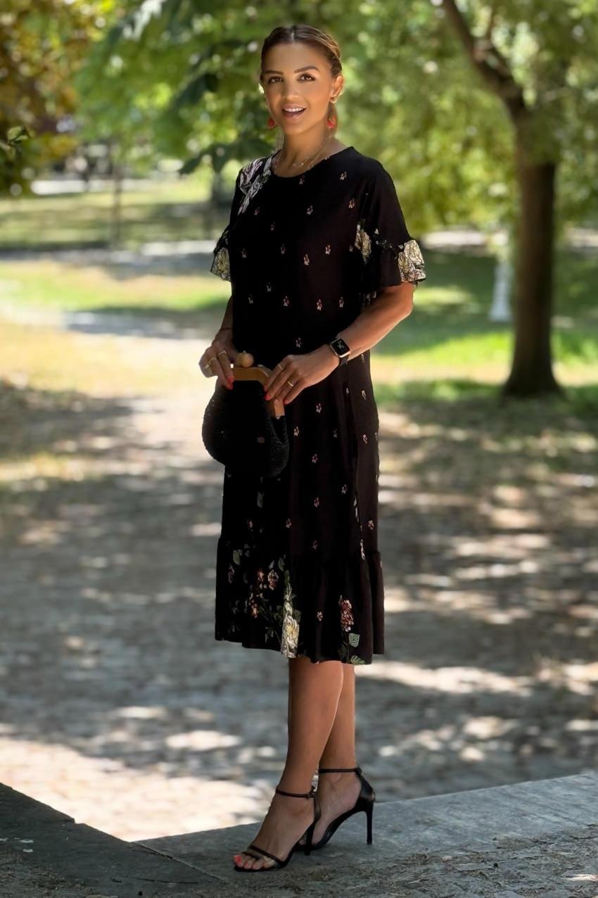 Etekleri Fırfırlı Siyah Gül Desenli Elbise