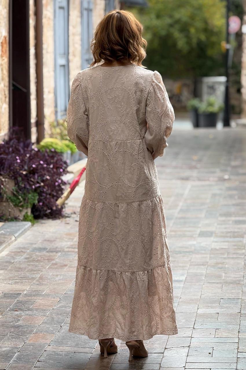 KremV Yaka Fistolu Astarlı Elbise