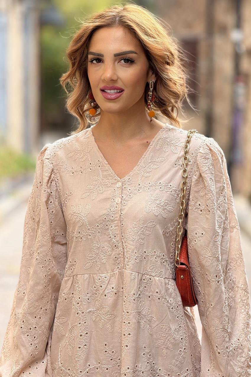 KremV Yaka Fistolu Astarlı Elbise