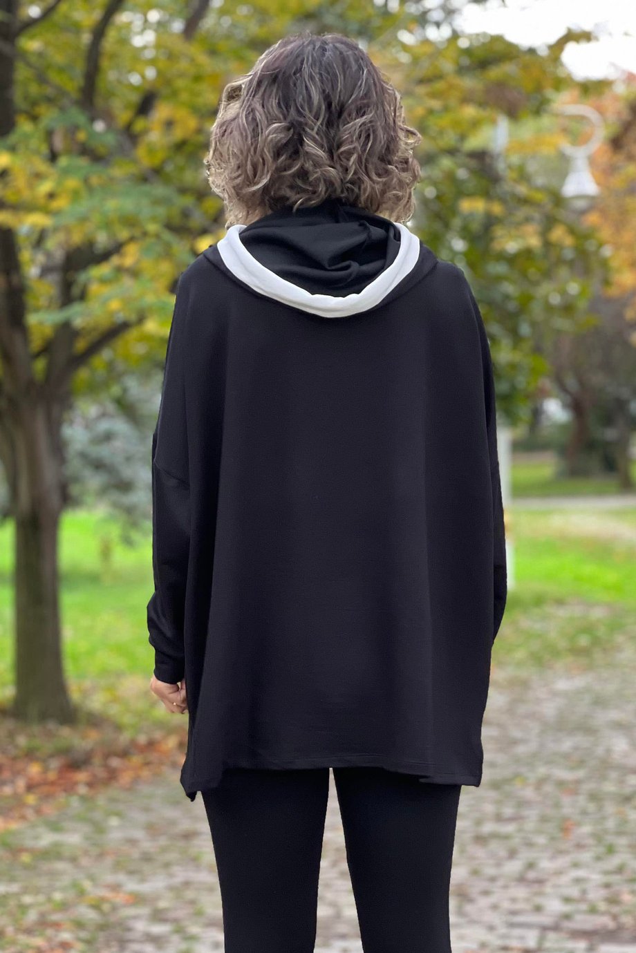 Mavi Beyaz Cepli Siyah Renk Sweatshirt