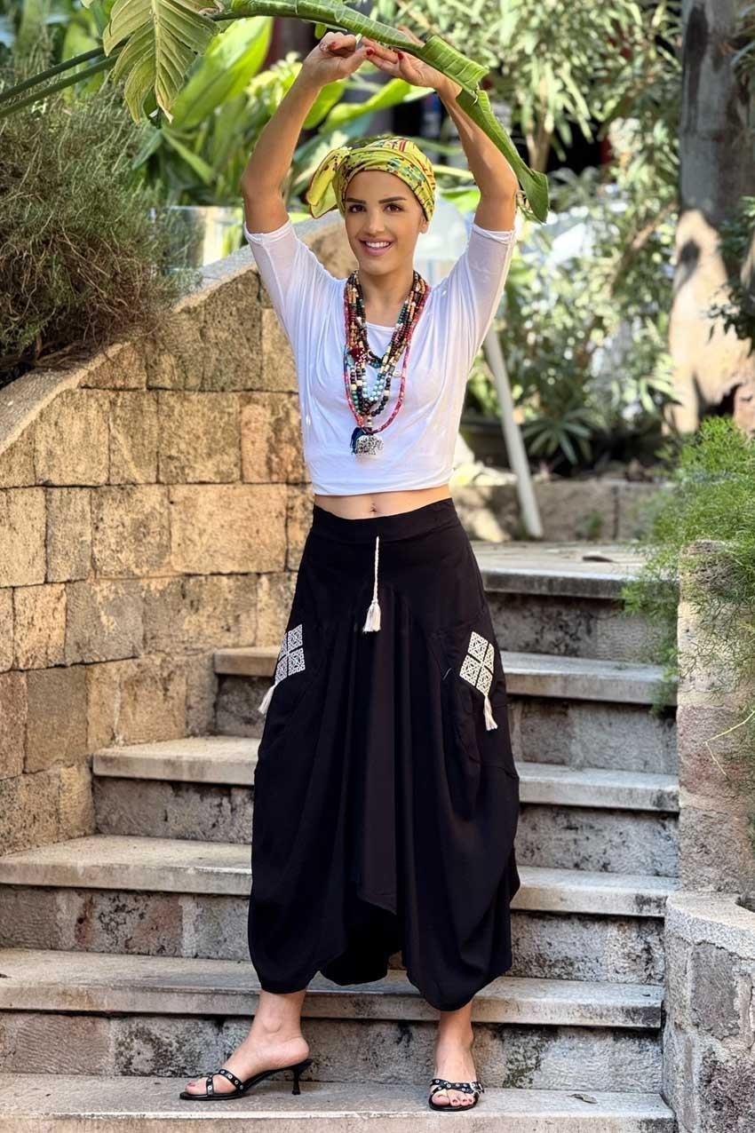 Siyah Cepleri Nakışlı Şalvar Etek