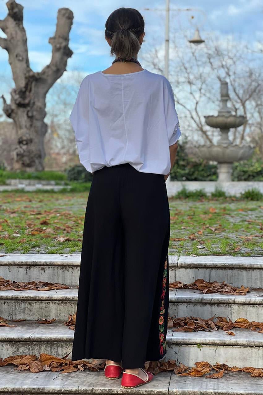 Siyah Çiçek Nakışlı Pantolon Etek