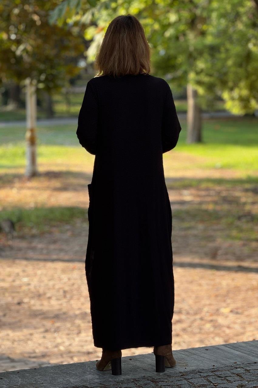 Siyah Düş Kapanı Nakışlı Pamuklu Penye Viskon Elbise