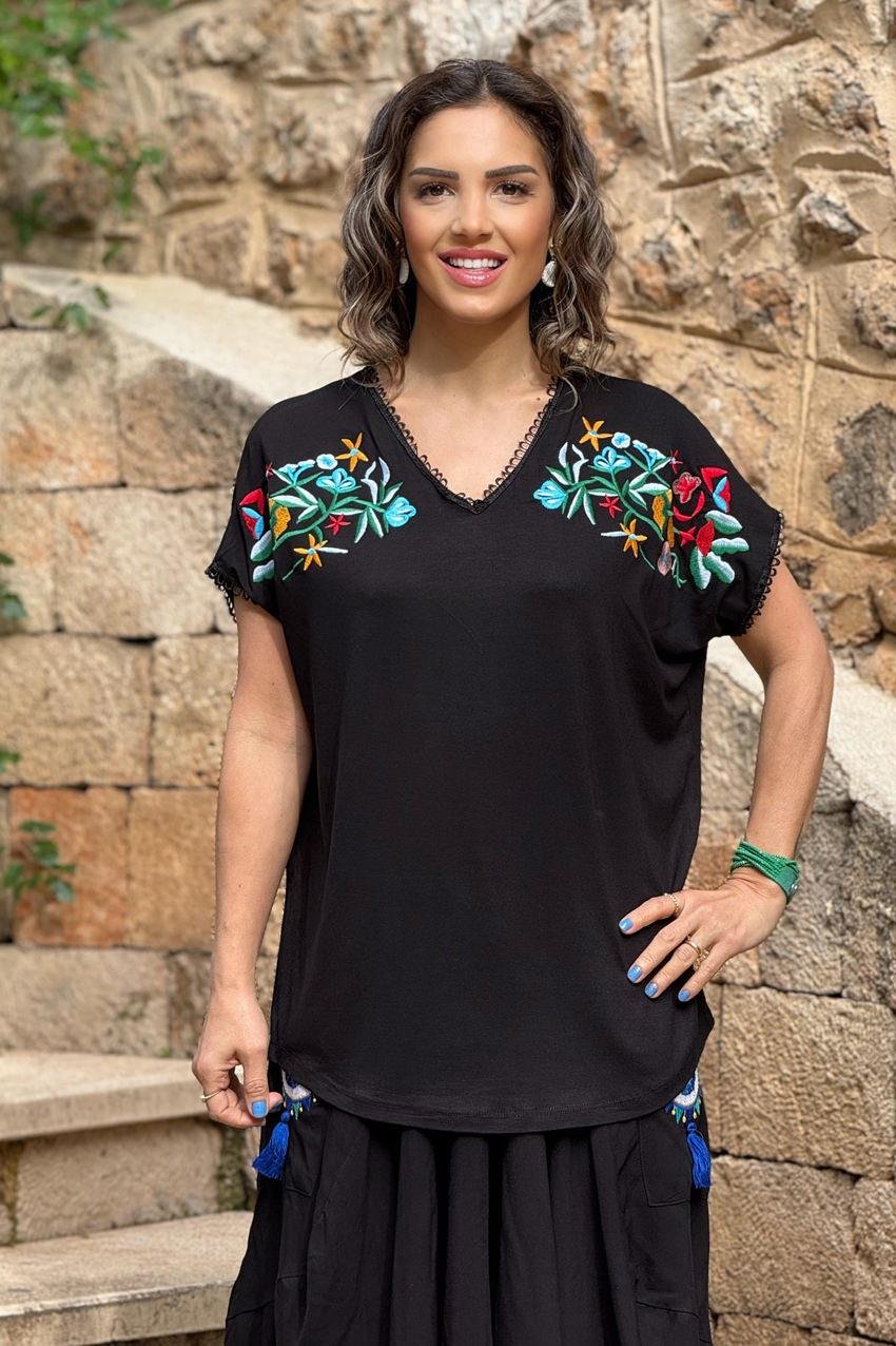 Siyah Floral Çiçek Nakışlı Tişört