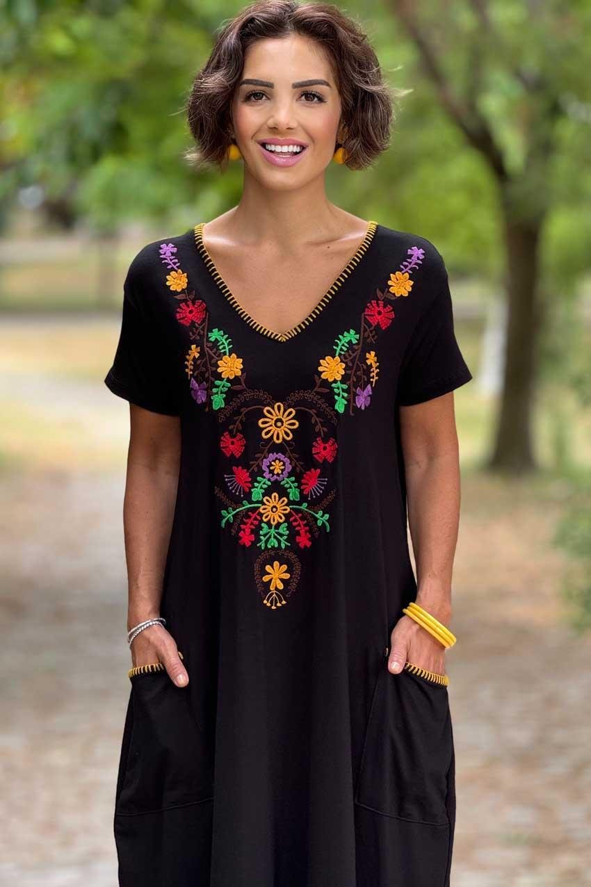Siyah Karyoka Nakışlı İnce Gösteren V Yaka Elbise