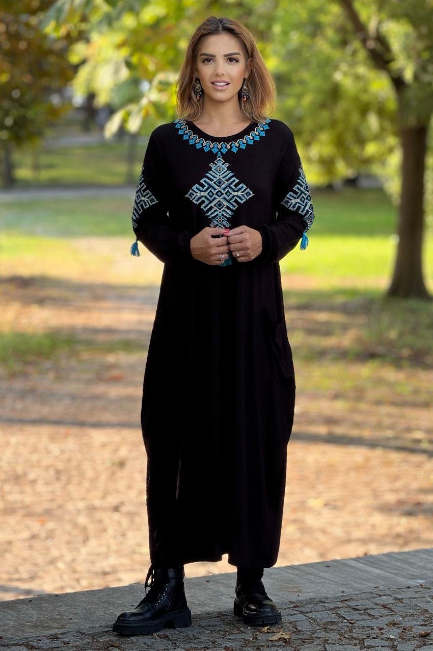 Siyah Mavi Kilim Nakışlı Pamuklu Penye Viskon Elbise