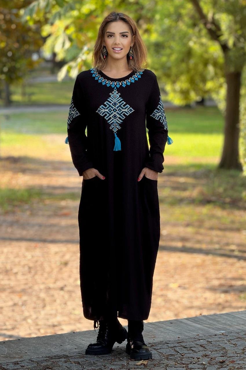 Siyah Mavi Kilim Nakışlı Pamuklu Penye Viskon Elbise