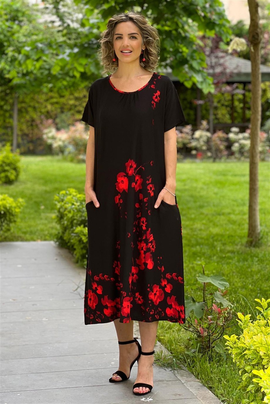 Siyah Önden Çift Cepli Ateşçiçeği Desenli Elbise
