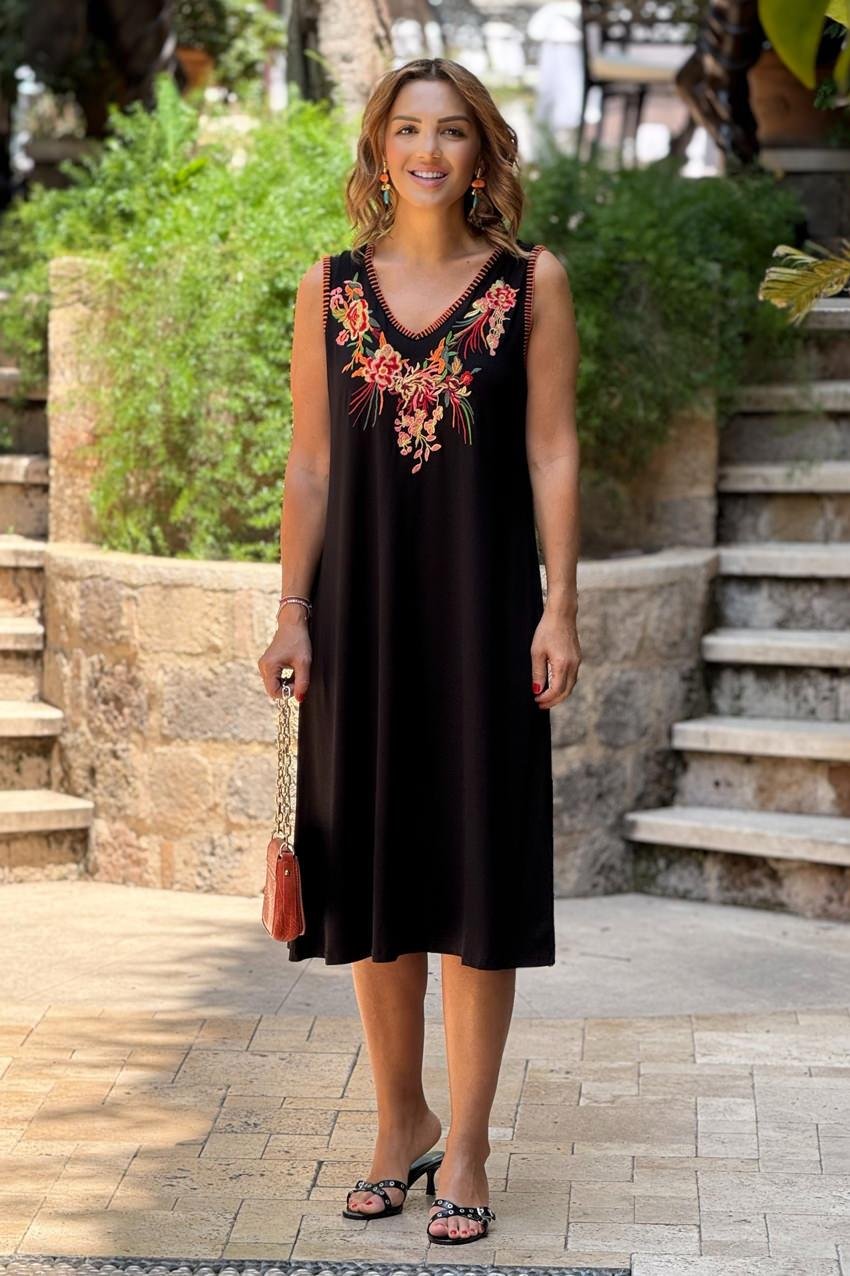 Siyah Şakayık Nakışlı V Yaka Elbise