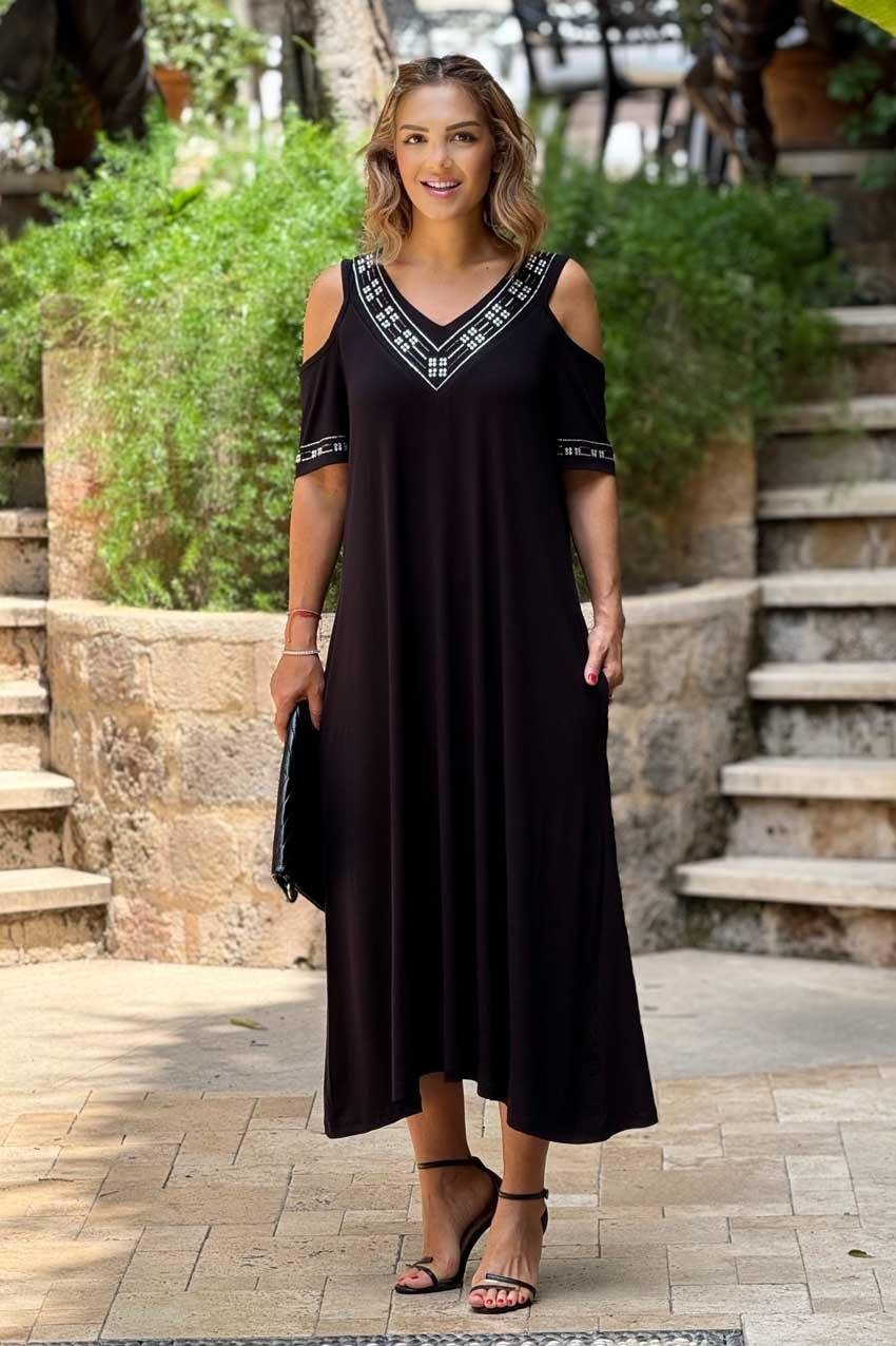 Siyah V Yaka Omuzları Açık Taş Detaylı Elbise