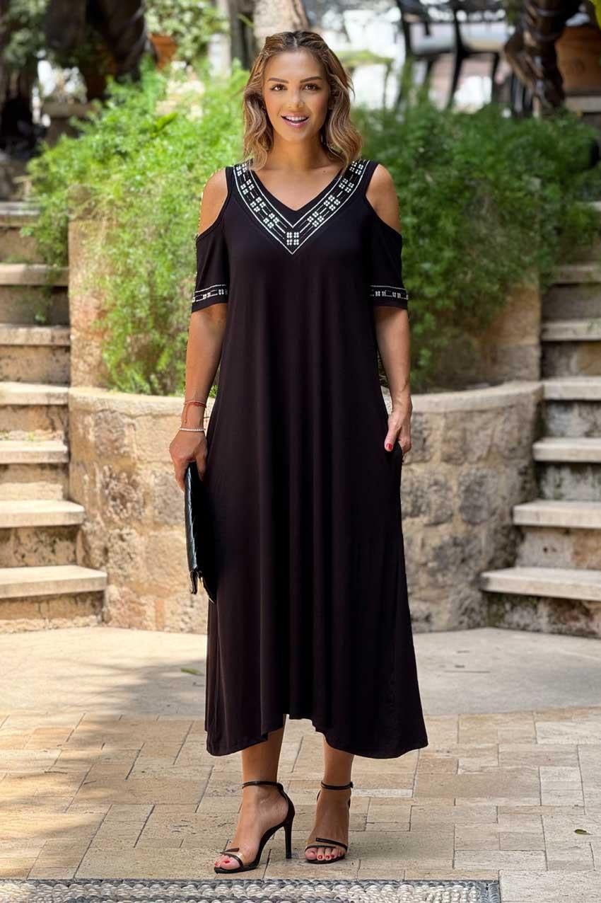 Siyah V Yaka Omuzları Açık Taş Detaylı Elbise