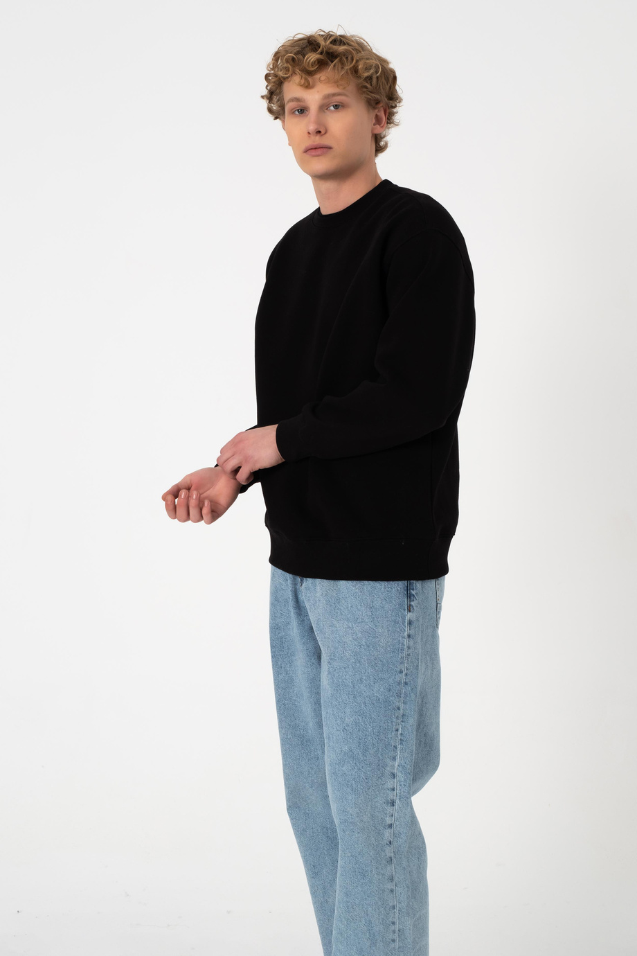 SW DÜZ SİYAH SWEATSHİRT
