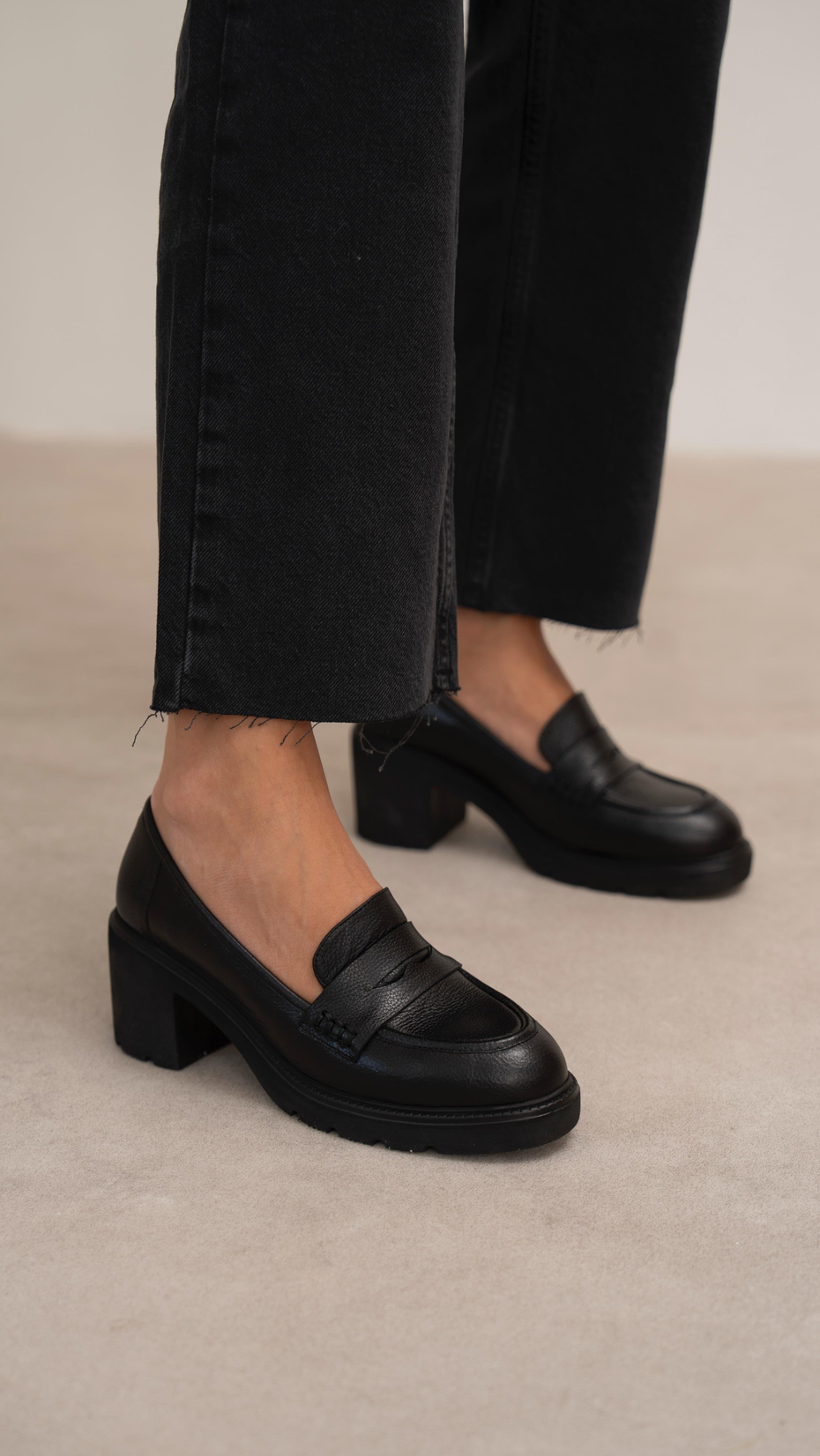 Caly Siyah Hakiki Deri Kadın Makosen Ayakkabı