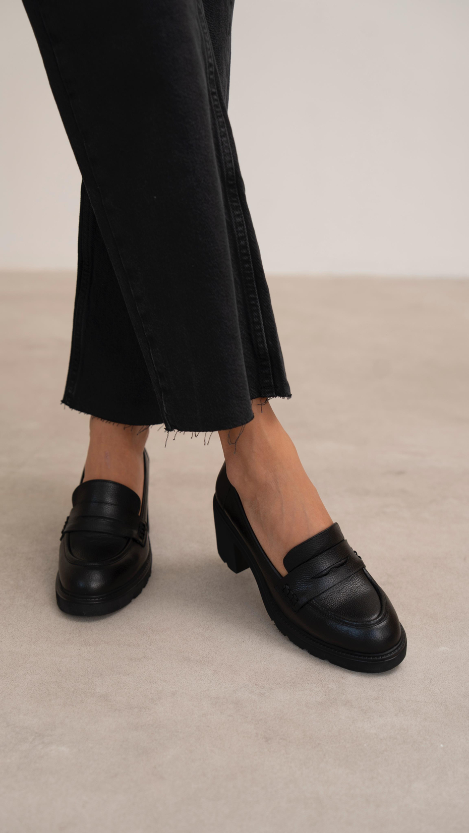 Caly Siyah Hakiki Deri Kadın Makosen Ayakkabı