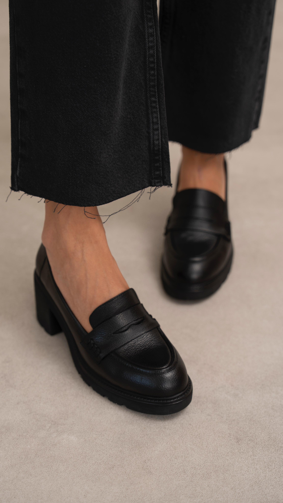 Caly Siyah Hakiki Deri Kadın Makosen Ayakkabı