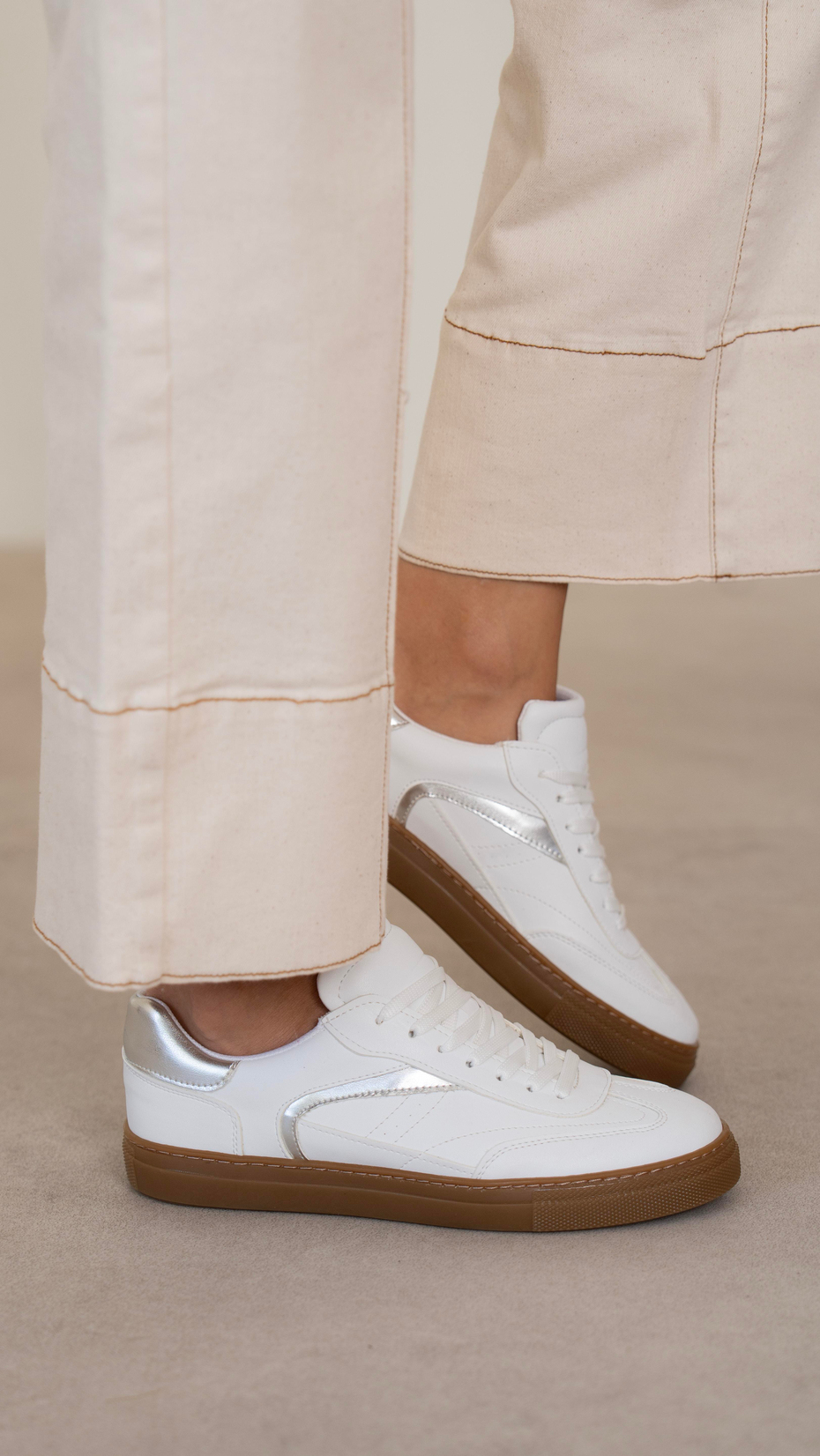 Faye Beyaz Gümüş Düz Taban Kadın Bağcıklı Spor Ayakkabı