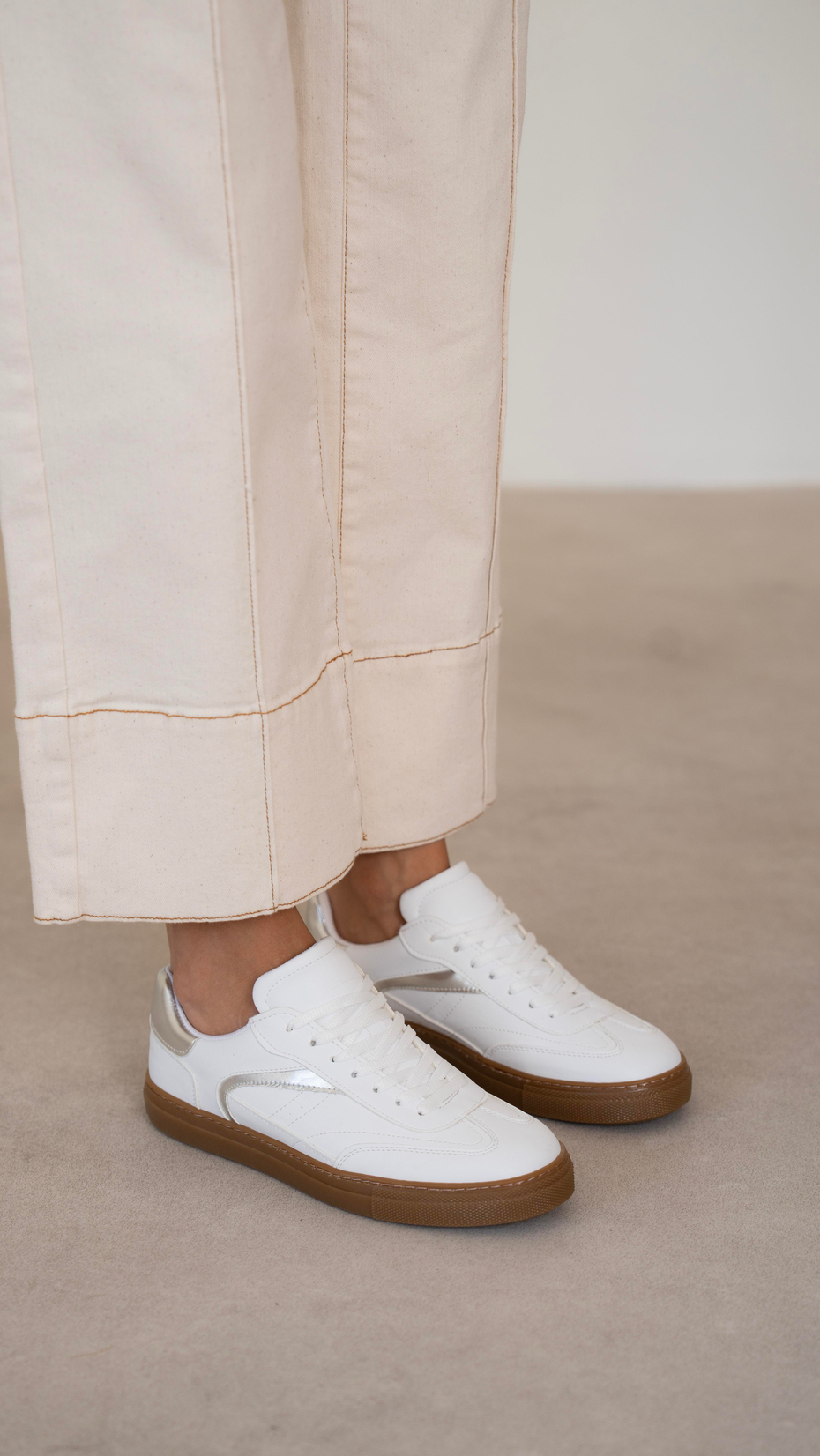 Faye Beyaz Gümüş Düz Taban Kadın Bağcıklı Spor Ayakkabı