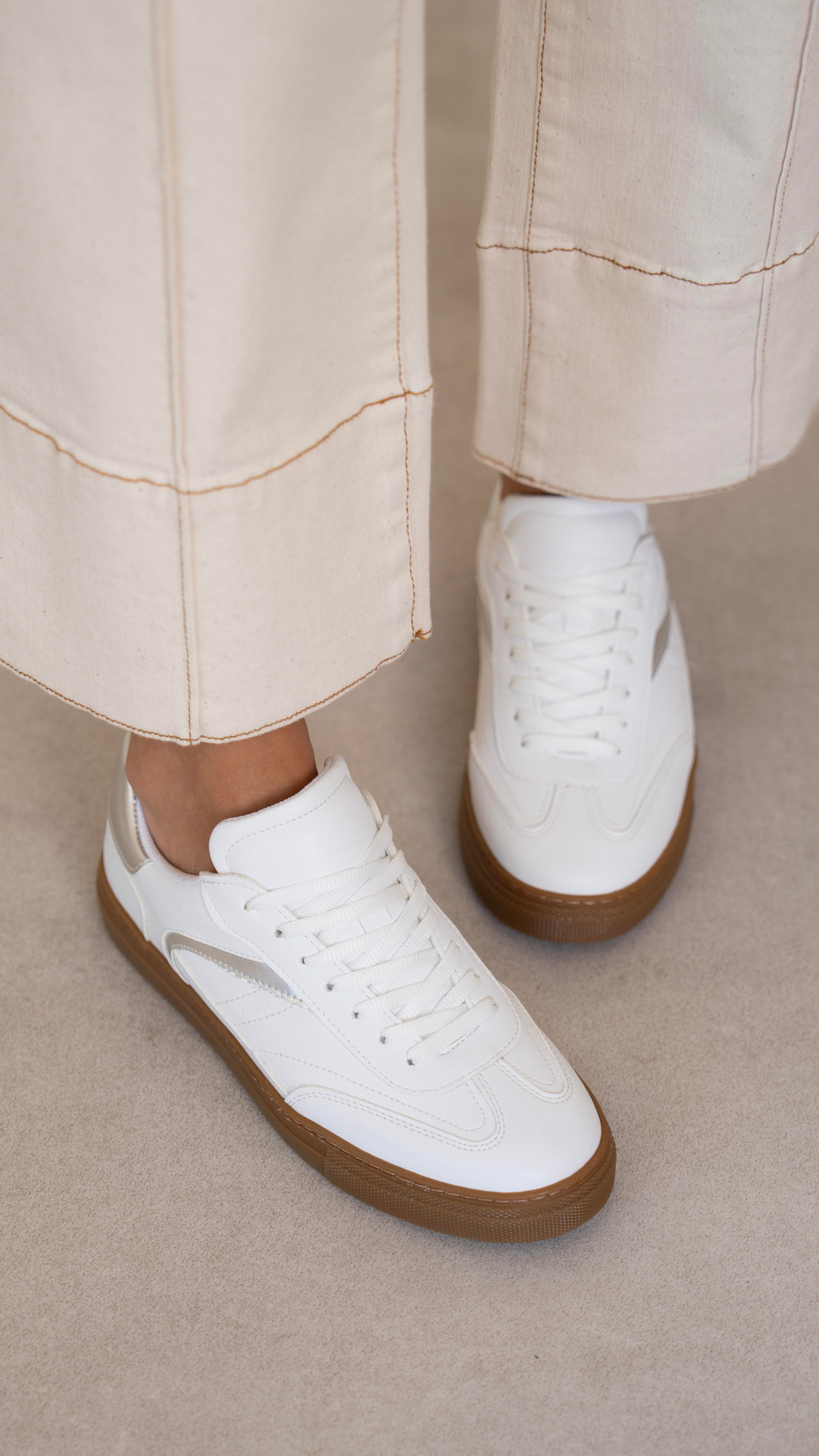 Faye Beyaz Gümüş Düz Taban Kadın Bağcıklı Spor Ayakkabı