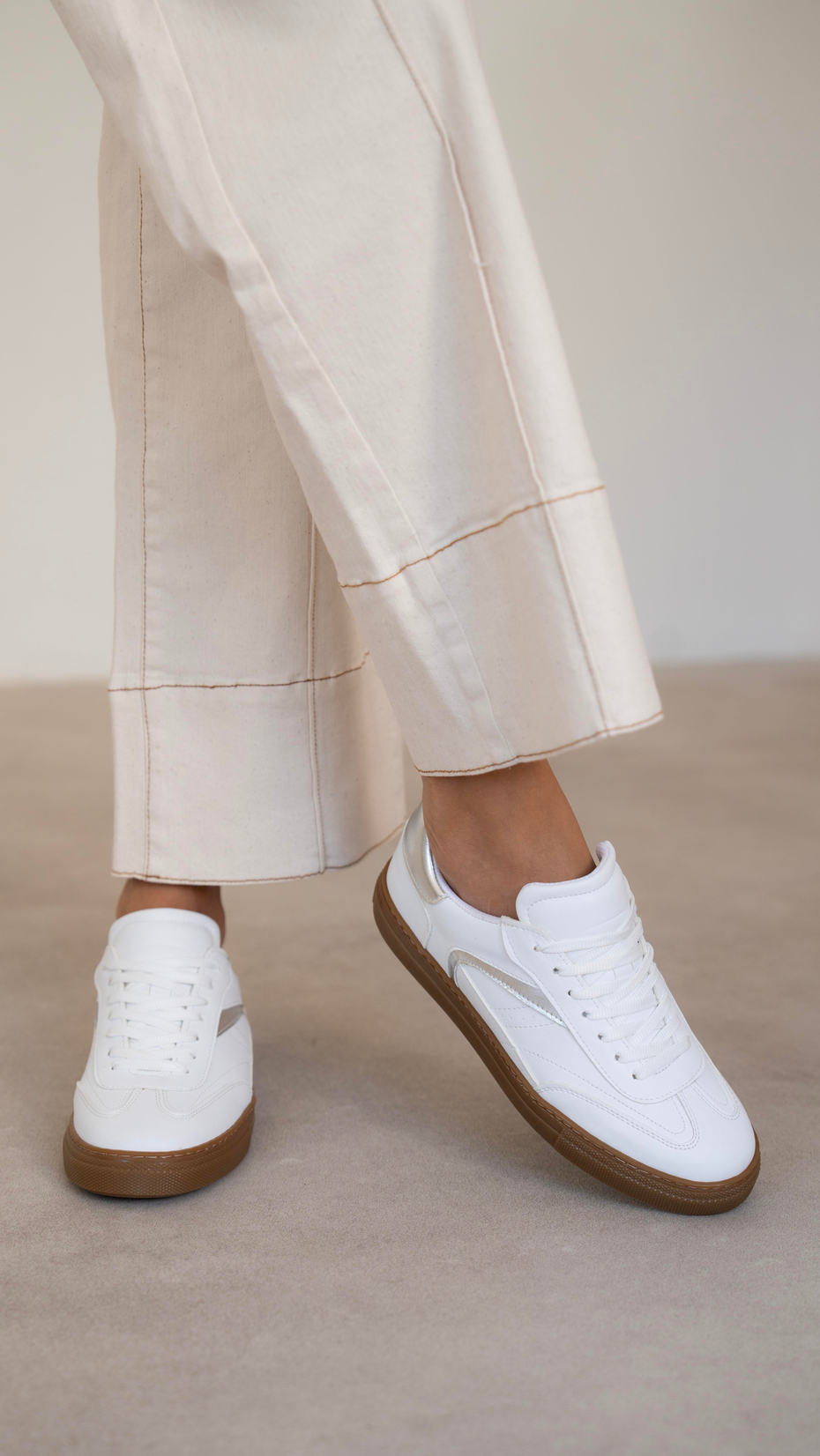 Faye Beyaz Gümüş Düz Taban Kadın Bağcıklı Spor Ayakkabı