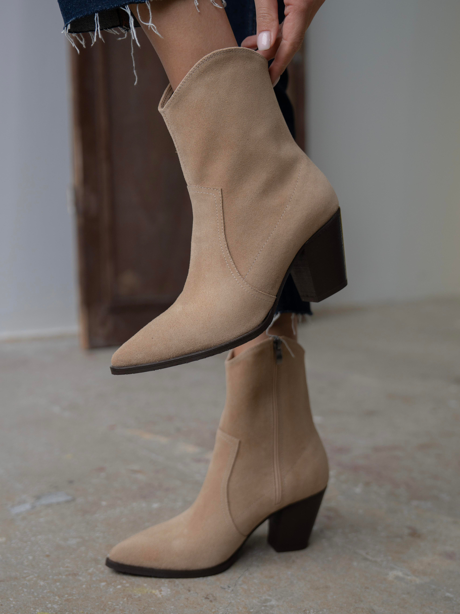 Larissa Bej Süet    Bot