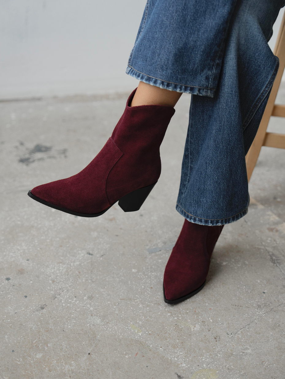 Larissa Bordo Süet    Bot