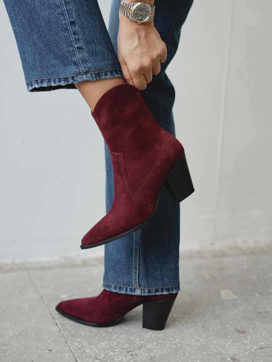 Larissa Bordo Süet    Bot