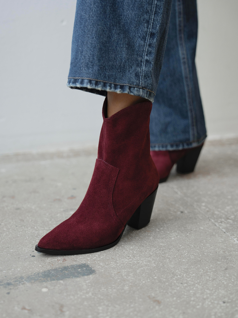 Larissa Bordo Süet    Bot