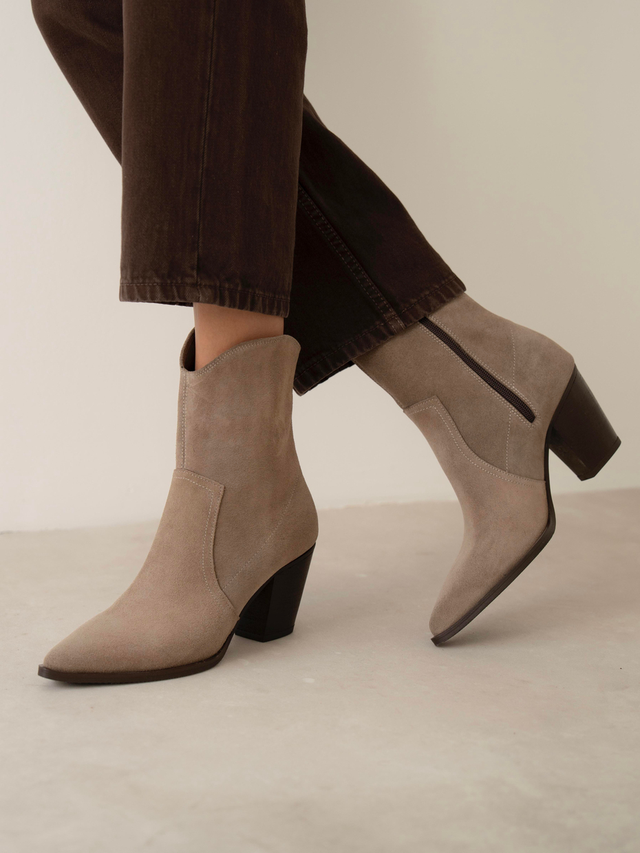 Larissa Vizon Süet    Bot