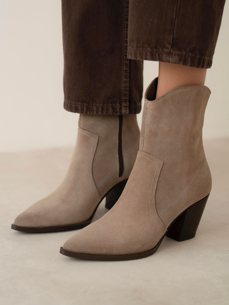 Larissa Vizon Süet    Bot