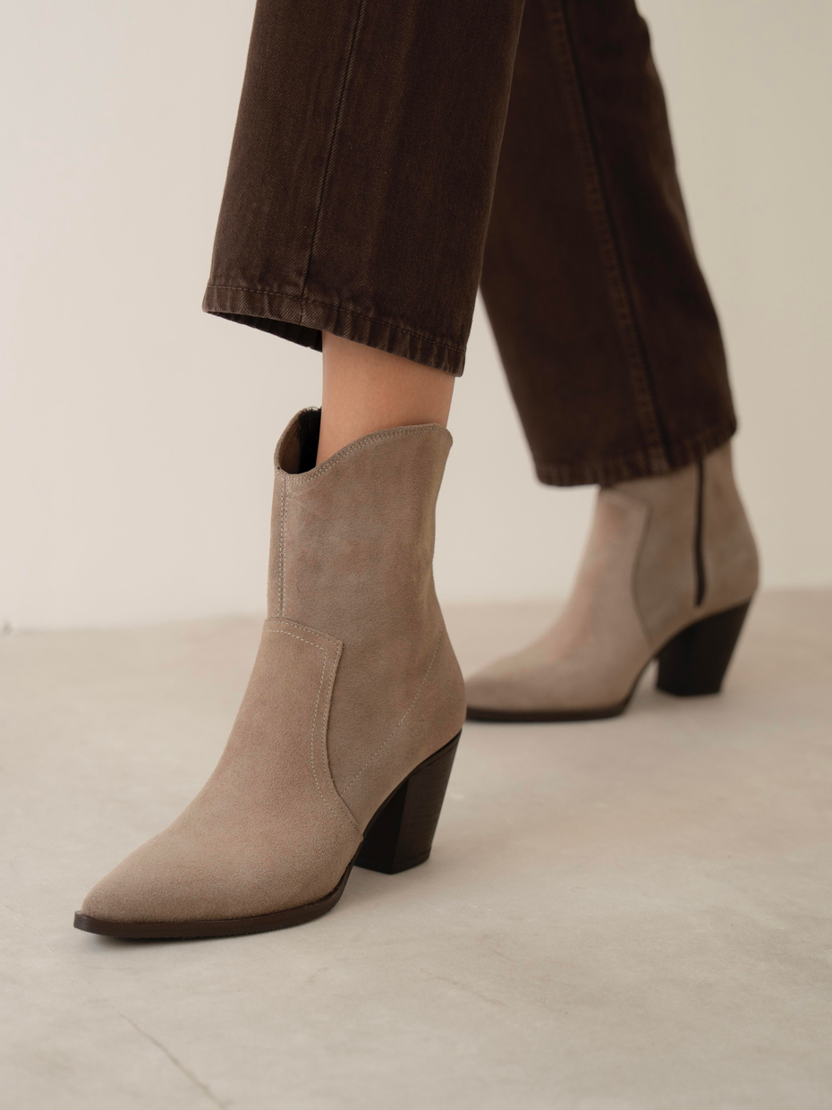 Larissa Vizon Süet    Bot