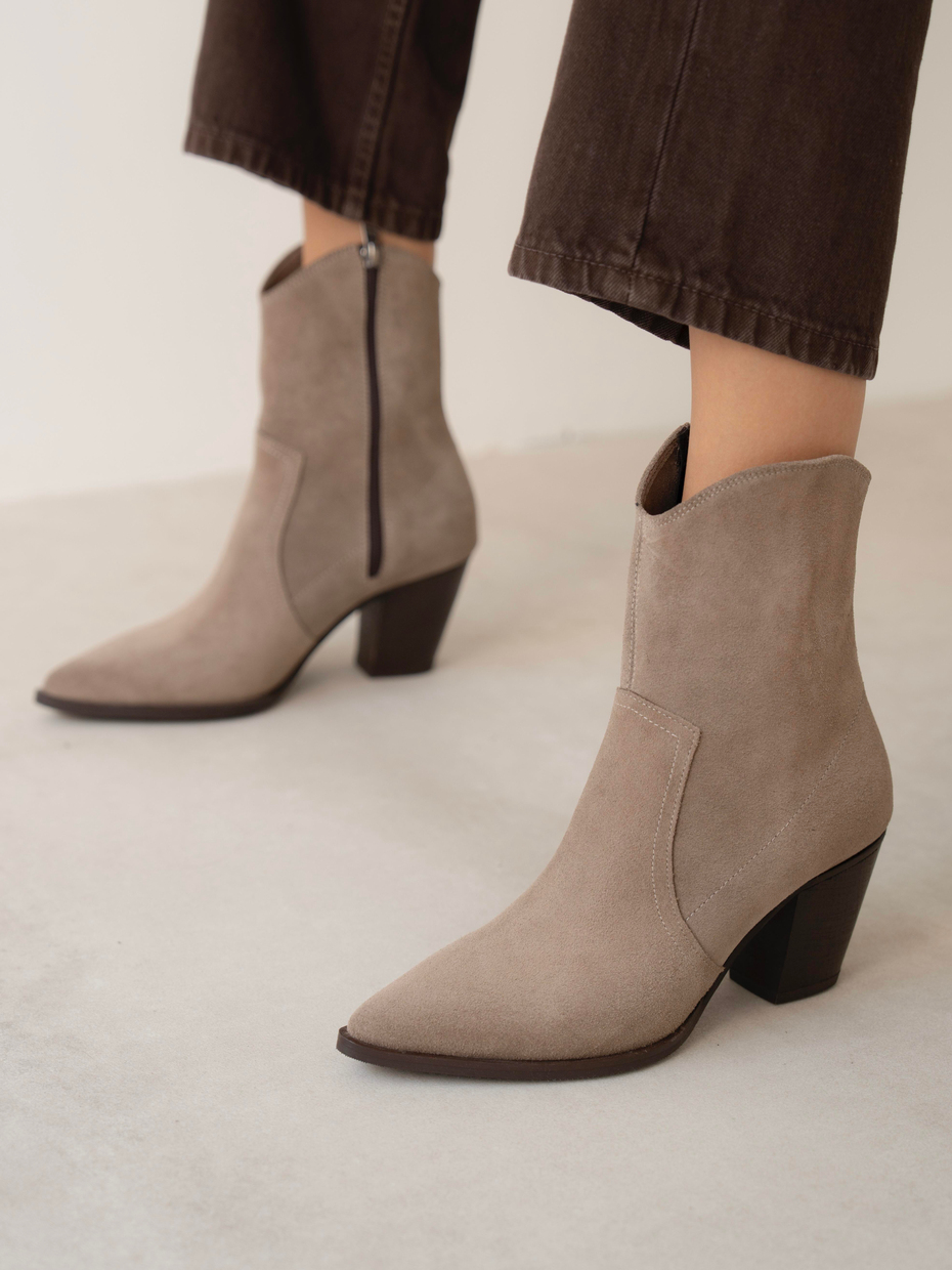 Larissa Vizon Süet    Bot